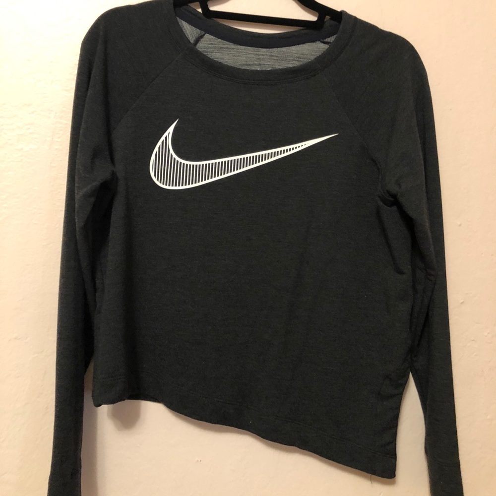 Nike Dri-Fit Workout Sweater - Size M (NWOT)